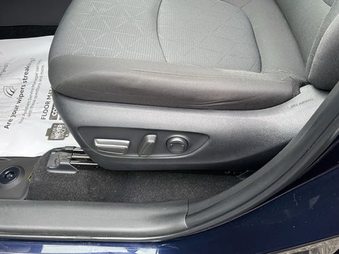 Certified 2025 Toyota RAV4 XLE AWD/4WD image 17