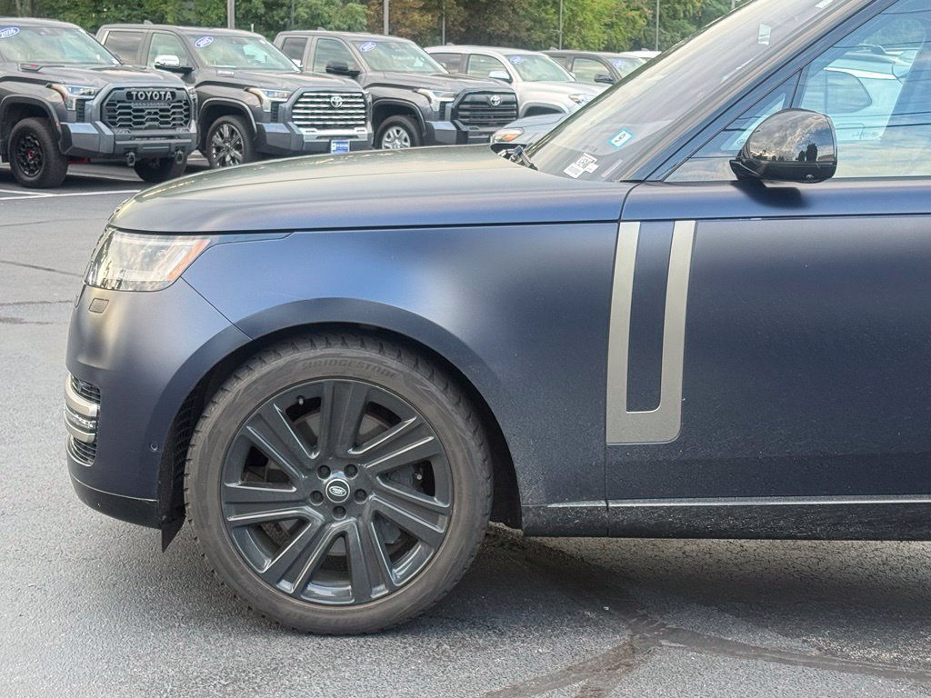 Used 2023 Land Rover Range Rover SE AWD/4WD image 2