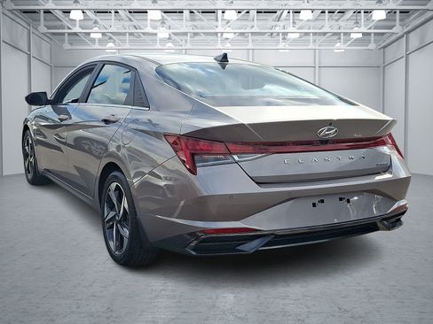 Certified 2023 Hyundai Elantra Limited FWD image 4