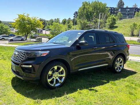 Used 2020 Ford Explorer Platinum w/ Premium Technology Package AWD/4WD image 4