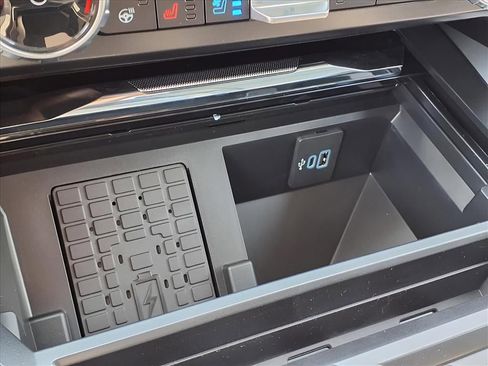 New 2026 Ford F250 Lariat w/ Black Appearance Package image 9