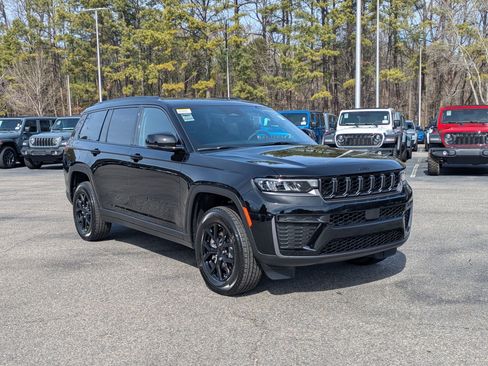 New 2026 Jeep Grand Cherokee L Laredo Altitude image 3