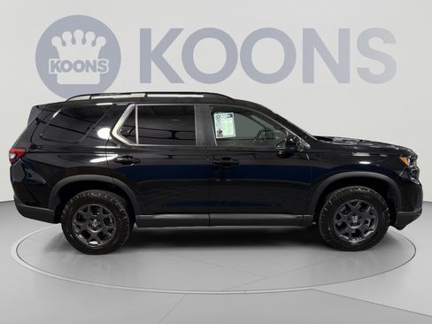 Used 2025 Honda Pilot TrailSport image 8