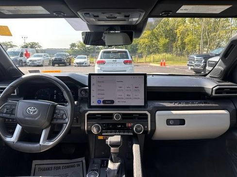 Used 2024 Toyota Tacoma Limited w/ Limited Package (LT) AWD/4WD image 27