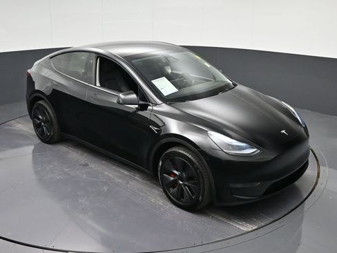 Used 2024 Tesla Model Y Long Range image 31