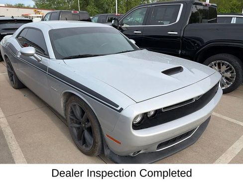 Used 2022 Dodge Challenger R/T w/ Performance Handling Group RWD image 5