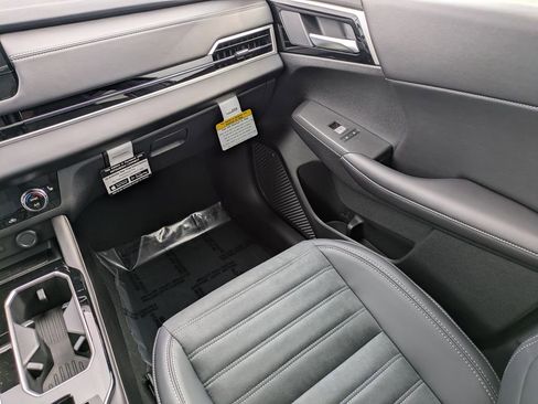 New 2026 Mitsubishi Outlander SE image 18