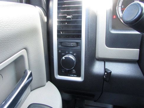 Used 2011 RAM 1500 Classic SLT RWD image 35