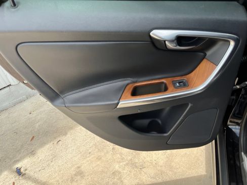 Used 2016 Volvo XC60 T5 Premier w/ Proximity Package FWD image 13