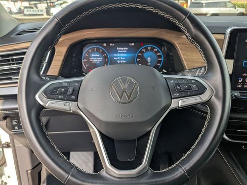 Used 2025 Volkswagen Atlas SE FWD image 16