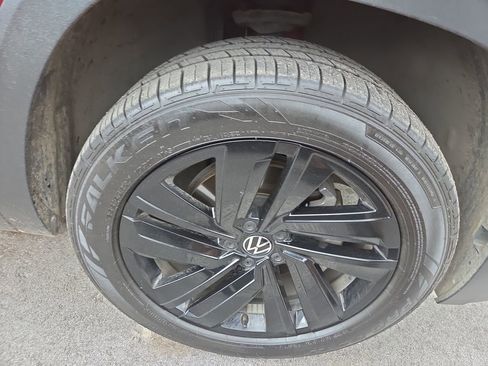 Used 2021 Volkswagen Atlas Cross Sport SE FWD image 2