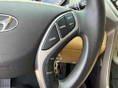 Used 2013 Hyundai Elantra GLS FWD image 22