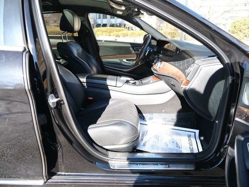 Used 2018 Mercedes-Benz S 560 4MATIC Sedan w/ Premium Package image 37