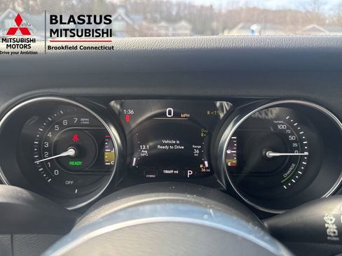 Used 2023 Jeep Wrangler Unlimited Sahara w/ Cold Weather Group image 27