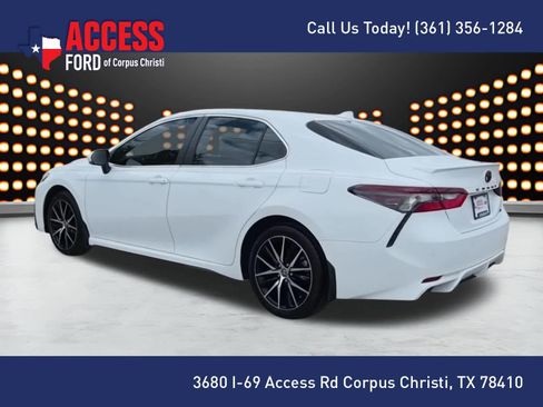 Used 2023 Toyota Camry SE FWD image 6