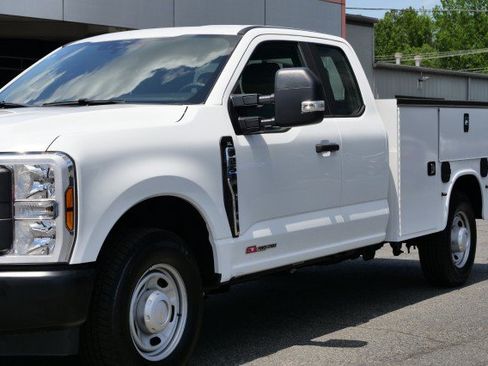Used 2025 Ford F250 XL RWD image 4