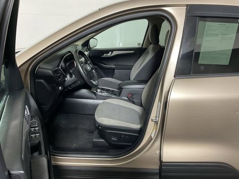 Used 2020 Ford Escape SE image 18