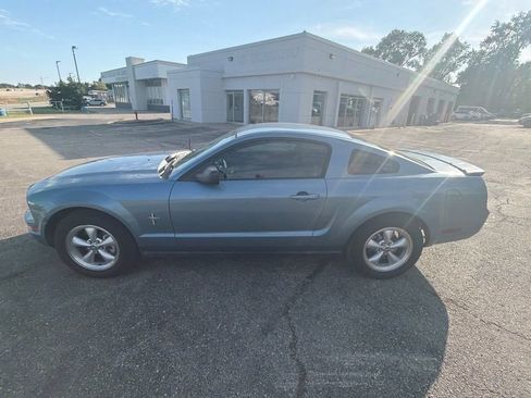 Used 2007 Ford Mustang Premium RWD image 2