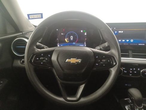 Used 2024 Chevrolet Trax LT FWD image 18