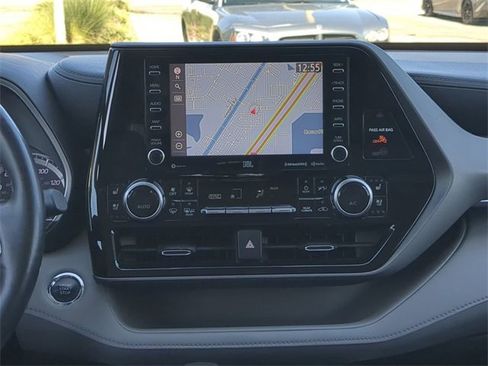 Used 2022 Toyota Highlander Limited image 18