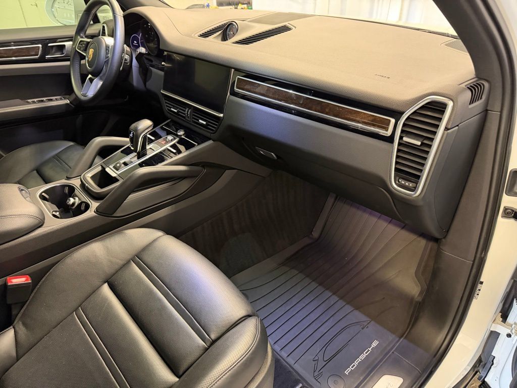 Certified 2023 Porsche Cayenne Platinum Edition AWD/4WD image 28