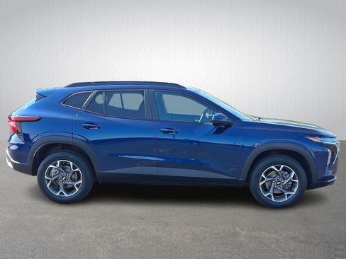 Used 2024 Chevrolet Trax LT w/ Driver Confidence Package image 7