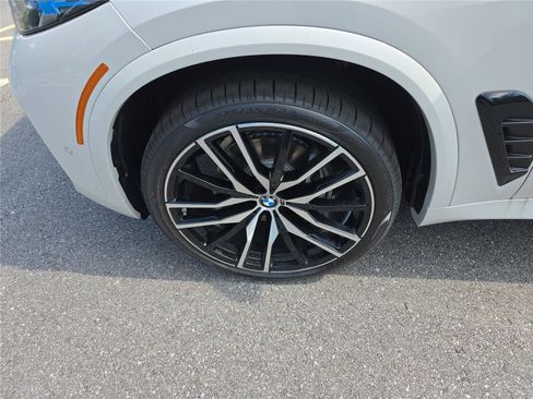 New 2026 BMW X5 xDrive40i w/ M Sport Package AWD/4WD image 10
