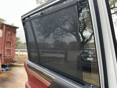 Used 2017 Lexus LX 570 4WD image 19