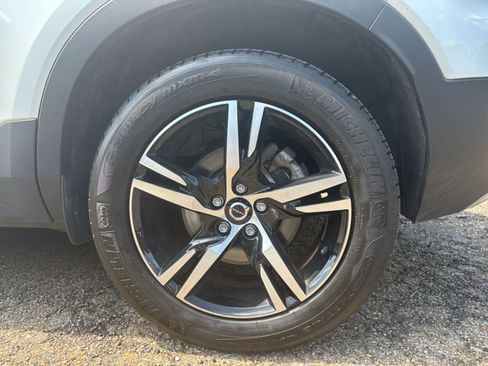 Used 2024 Volvo XC40 B5 Core image 32