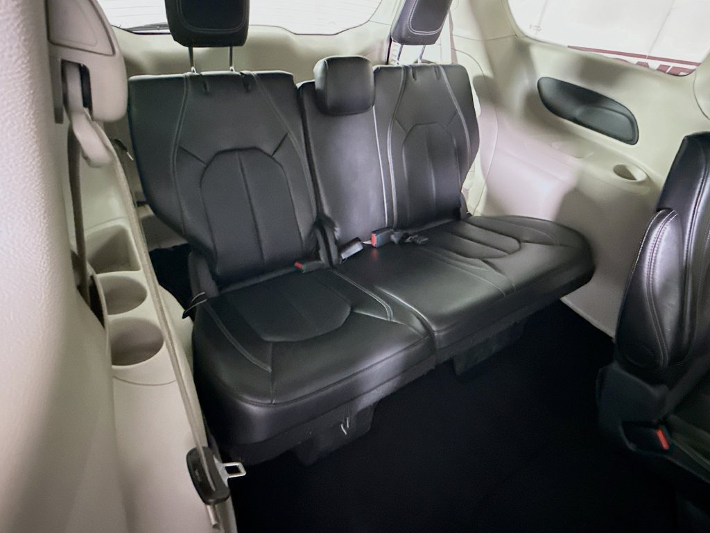 Used 2024 Chrysler Pacifica Touring-L FWD image 31