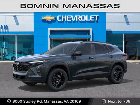 New 2026 Chevrolet Trax LT w/ Midnight Edition FWD image 3