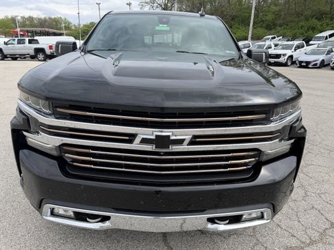 Used 2020 Chevrolet Silverado 1500 High Country w/ Technology Package image 2