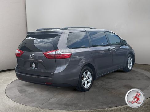 Used 2017 Toyota Sienna LE FWD image 7
