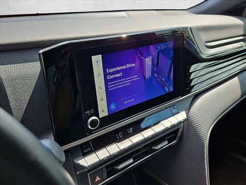 Used 2025 Toyota Camry SE image 12