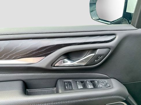 Used 2022 GMC Yukon XL Denali RWD image 9