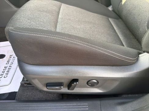 Used 2025 Nissan Rogue SV AWD/4WD image 26