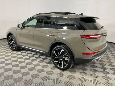 Used 2025 Lincoln Corsair Reserve AWD/4WD image 4