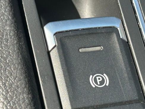 Used 2021 Volkswagen Atlas Cross Sport SE w/ V6 Towing Package FWD image 60