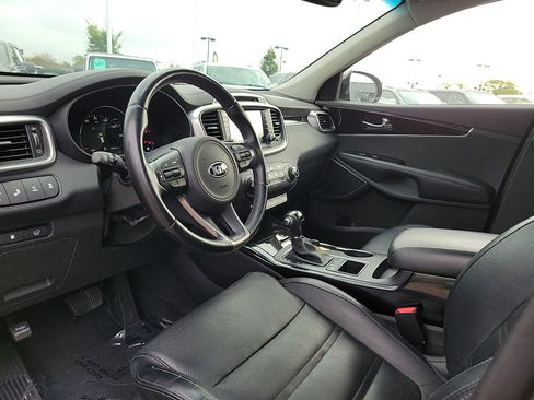Used 2016 Kia Sorento SX image 19
