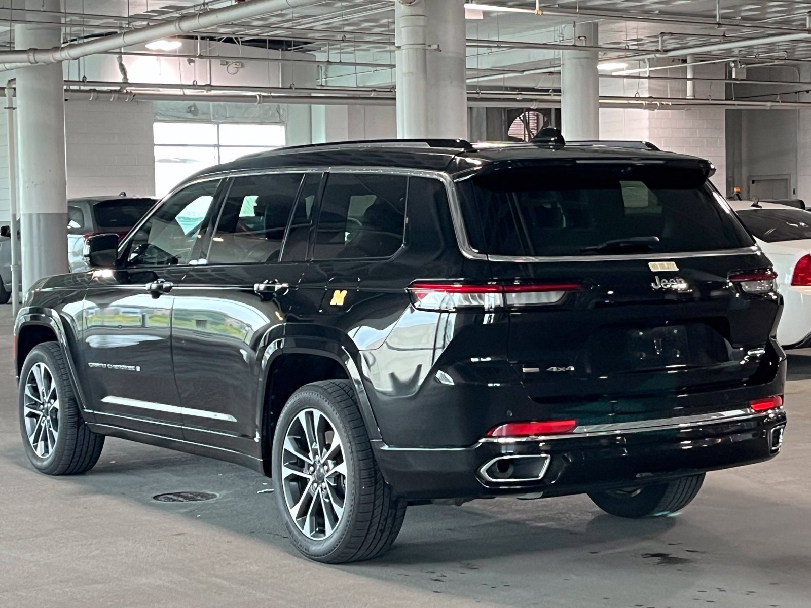 Used 2021 Jeep Grand Cherokee L Overland w/ Luxury Tech Group IV AWD/4WD image 8