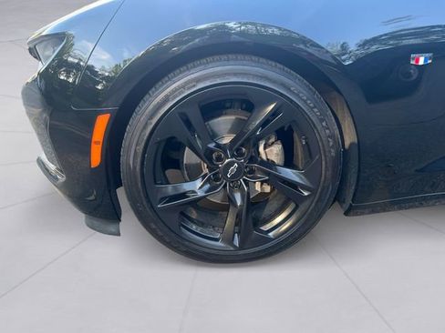 Used 2024 Chevrolet Camaro LT w/ Technology Package RWD image 9