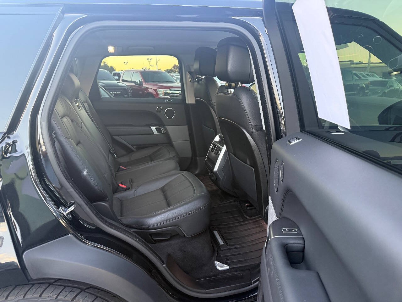Used 2019 Land Rover Range Rover Sport SE AWD/4WD image 13