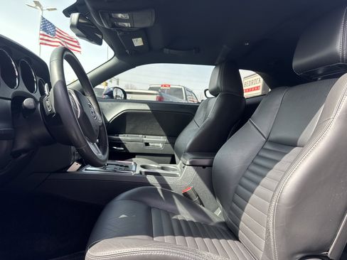 Used 2013 Dodge Challenger R/T image 9