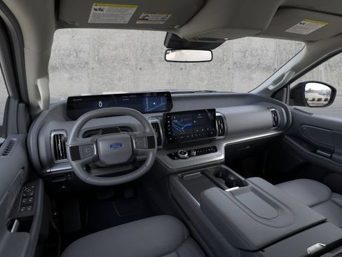 New 2026 Ford Expedition Active image 9