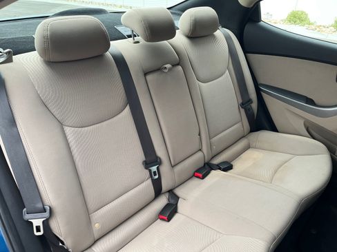 Used 2014 Hyundai Elantra SE w/ Option Group 02 FWD image 18