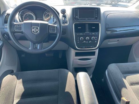 Used 2018 Dodge Grand Caravan SE w/ UConnect Hands-Free Group FWD image 13
