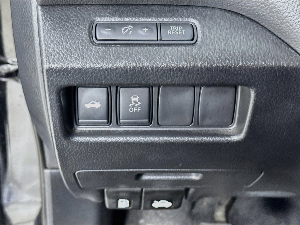 Used 2018 Nissan Altima 2.5 SR w/ Interior Lighting Package FWD image 11