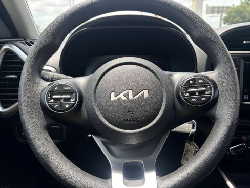 Used 2025 Kia Soul LX w/ LX Technology Package FWD image 25