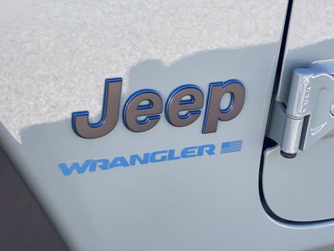 Used 2023 Jeep Wrangler Unlimited w/ Sun & Screen Package image 14