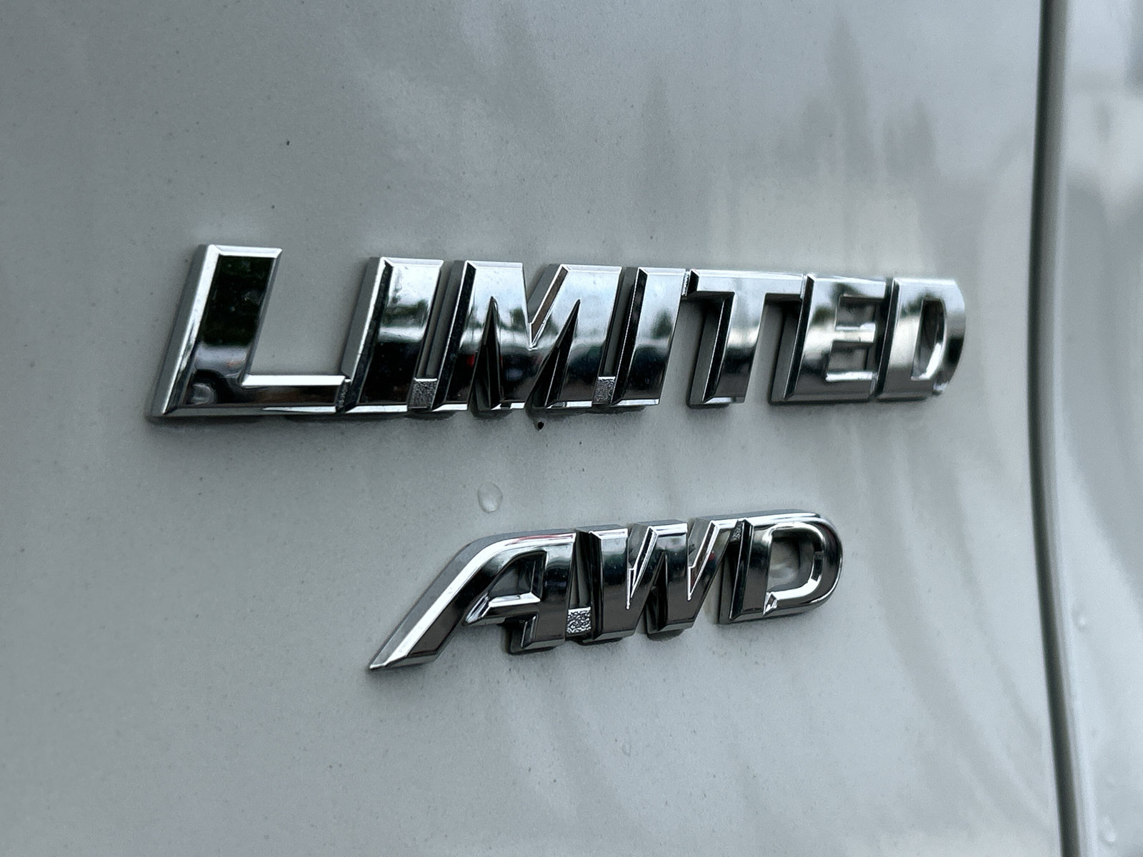 Used 2019 Toyota RAV4 Limited w/ Cold Weather Package AWD/4WD image 9